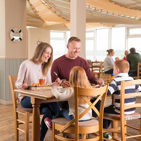The Lock Castle Gate Carmarthen Bay Parkdean Resort Ferryside Ngoại thất bức ảnh