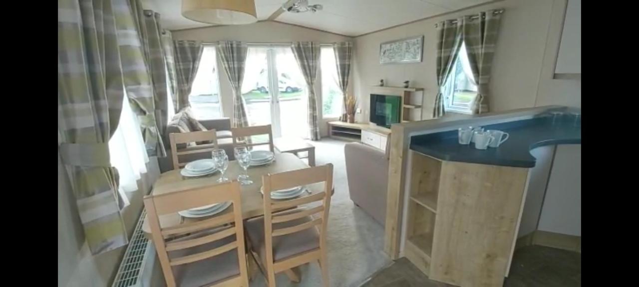 The Lock Castle Gate Carmarthen Bay Parkdean Resort Ferryside Ngoại thất bức ảnh