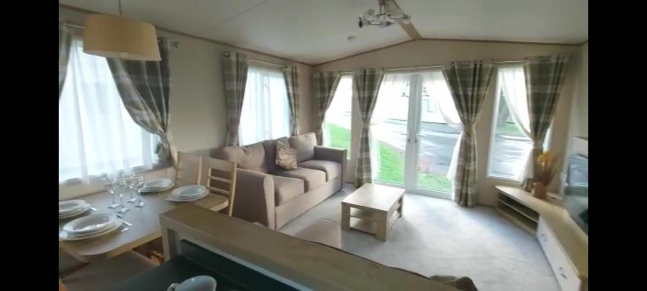 The Lock Castle Gate Carmarthen Bay Parkdean Resort Ferryside Ngoại thất bức ảnh