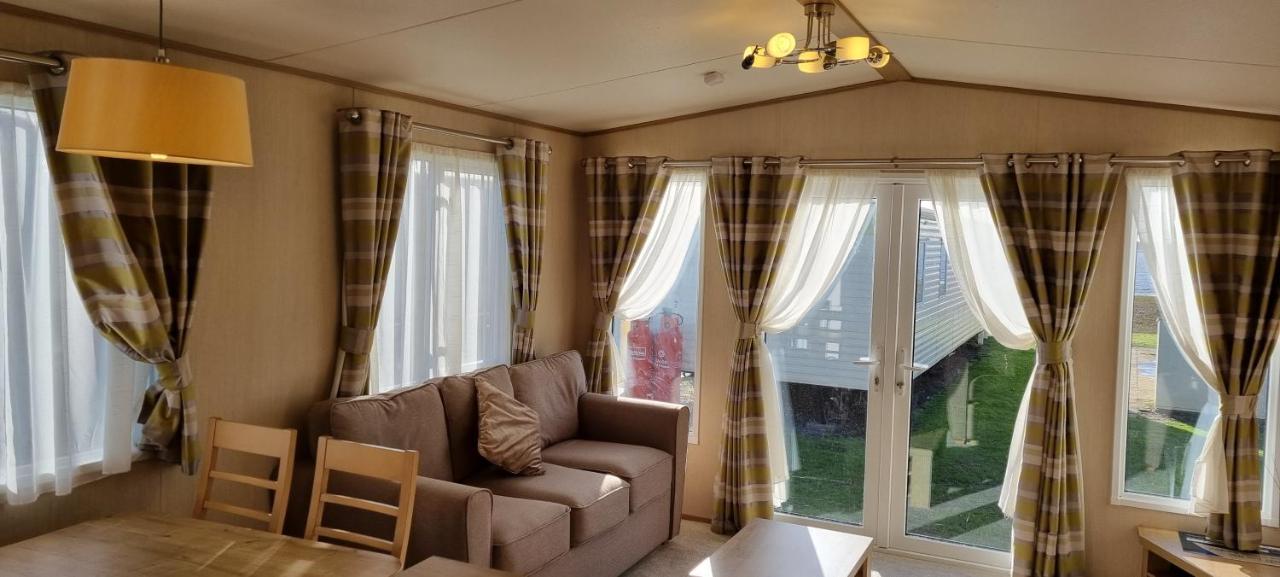 The Lock Castle Gate Carmarthen Bay Parkdean Resort Ferryside Ngoại thất bức ảnh