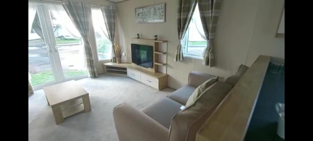 The Lock Castle Gate Carmarthen Bay Parkdean Resort Ferryside Ngoại thất bức ảnh