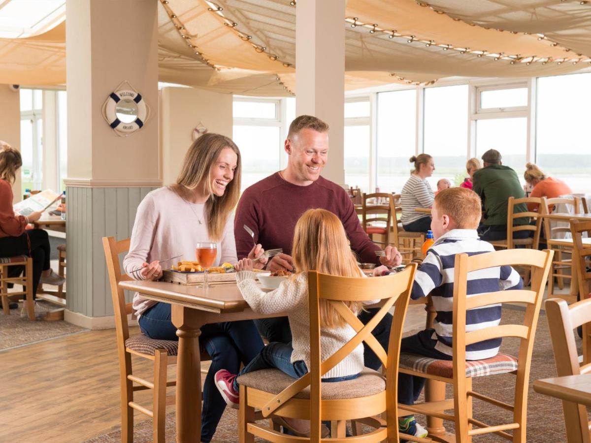 The Lock Castle Gate Carmarthen Bay Parkdean Resort Ferryside Ngoại thất bức ảnh