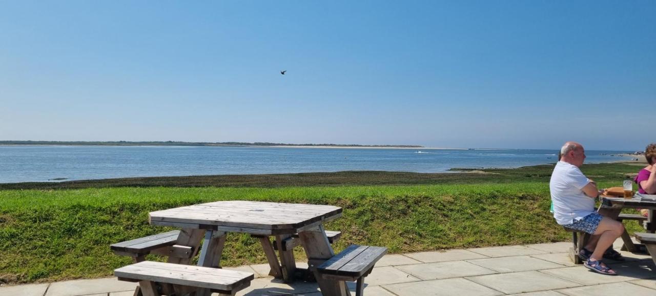 The Lock Castle Gate Carmarthen Bay Parkdean Resort Ferryside Ngoại thất bức ảnh